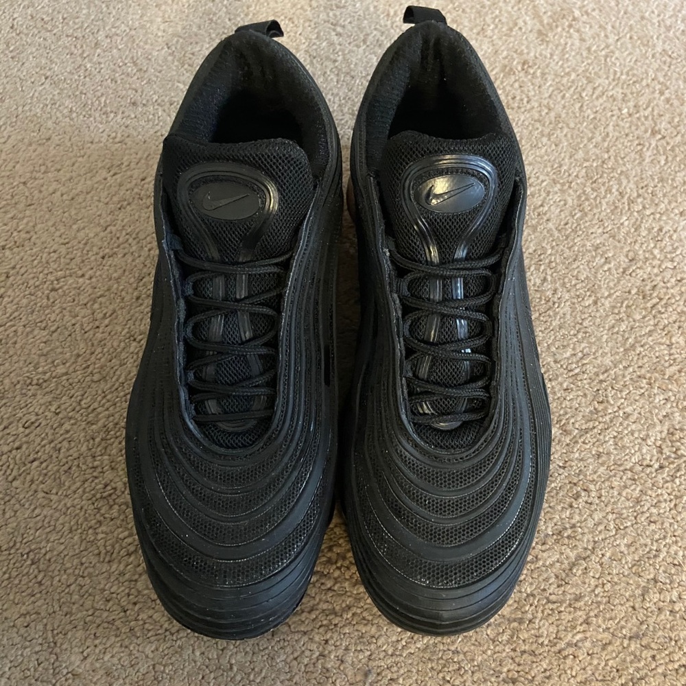 Black Nike Air Max